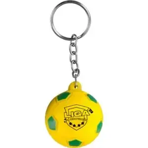Chaveiro personalizado para copa em formato de bola de futebol amarela e verde com logotipo estampado